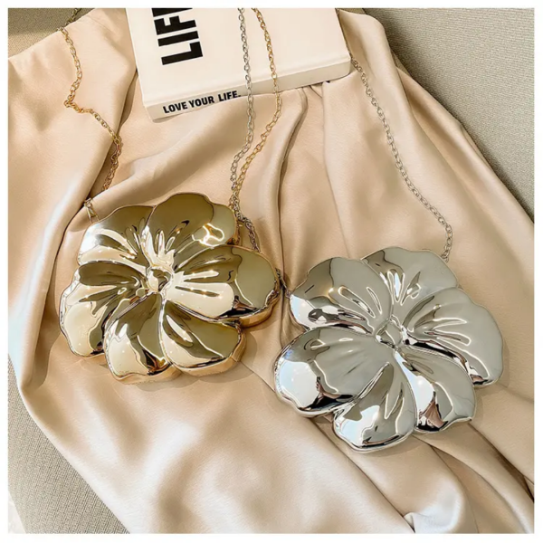 Flower bloom clutch