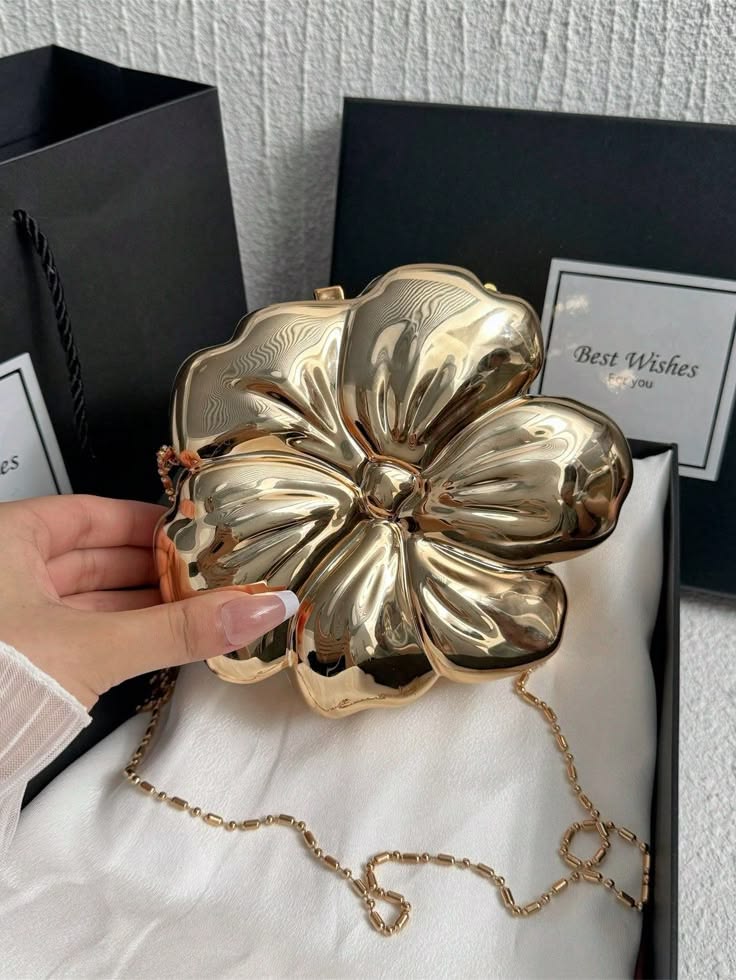 Flower bloom clutch